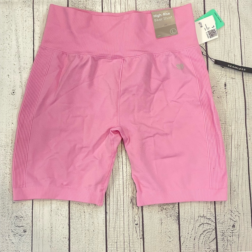 Forever 21 Active Seamless High-Rise Biker Shorts, NWT Pink size L